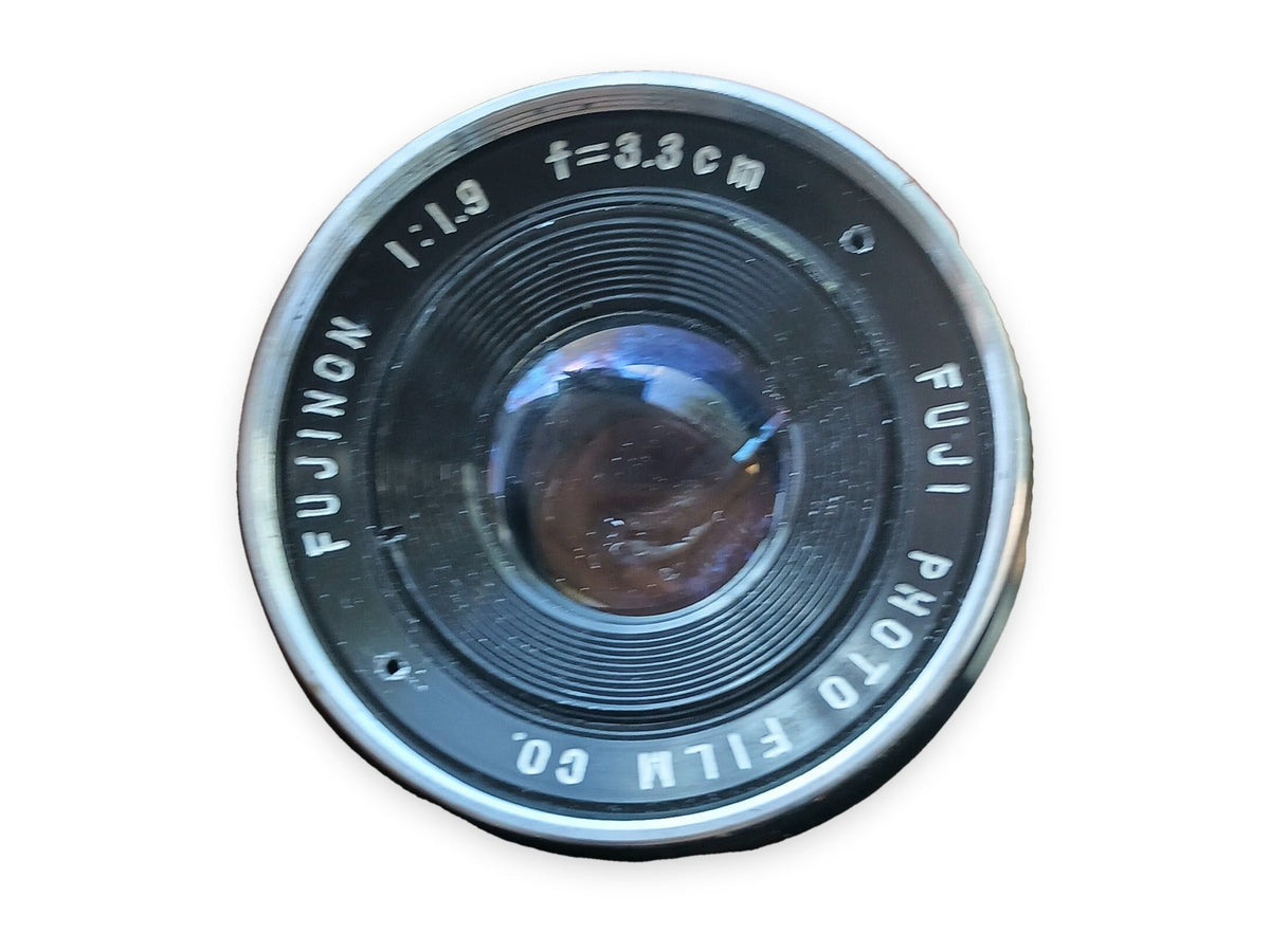 Fujinon 3.3cm f/1.9 Vintage Lens – Fuji Photo Film Co. – hoofdfoto, 4:5 uitsnede