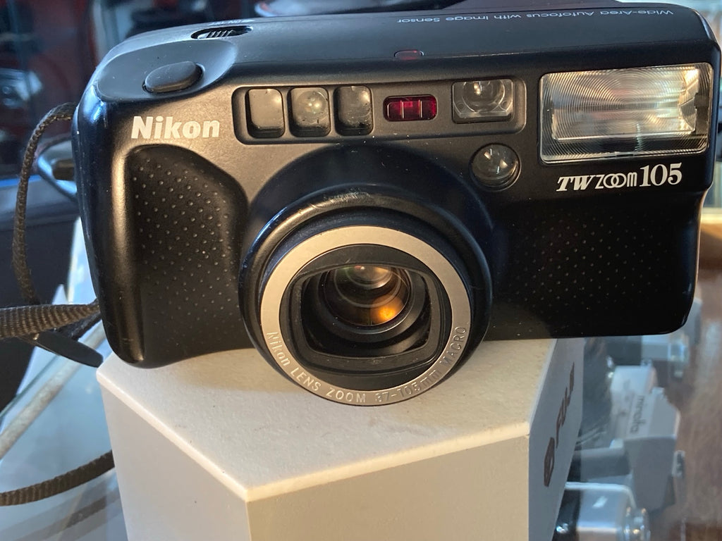 Nikon TW Zoom 105 analoge compactcamera, vooraanzicht