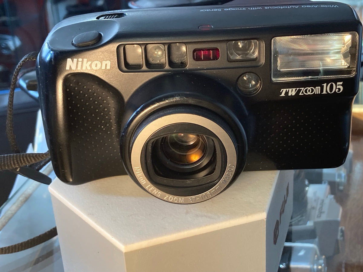 Nikon TW Zoom 105 analoge compactcamera, vooraanzicht