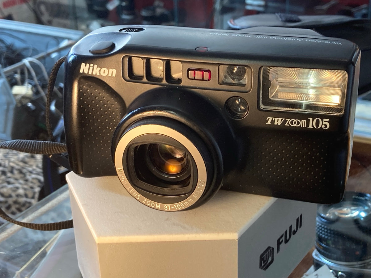 Nikon TW Zoom 105 analoge compactcamera, vooraanzicht
