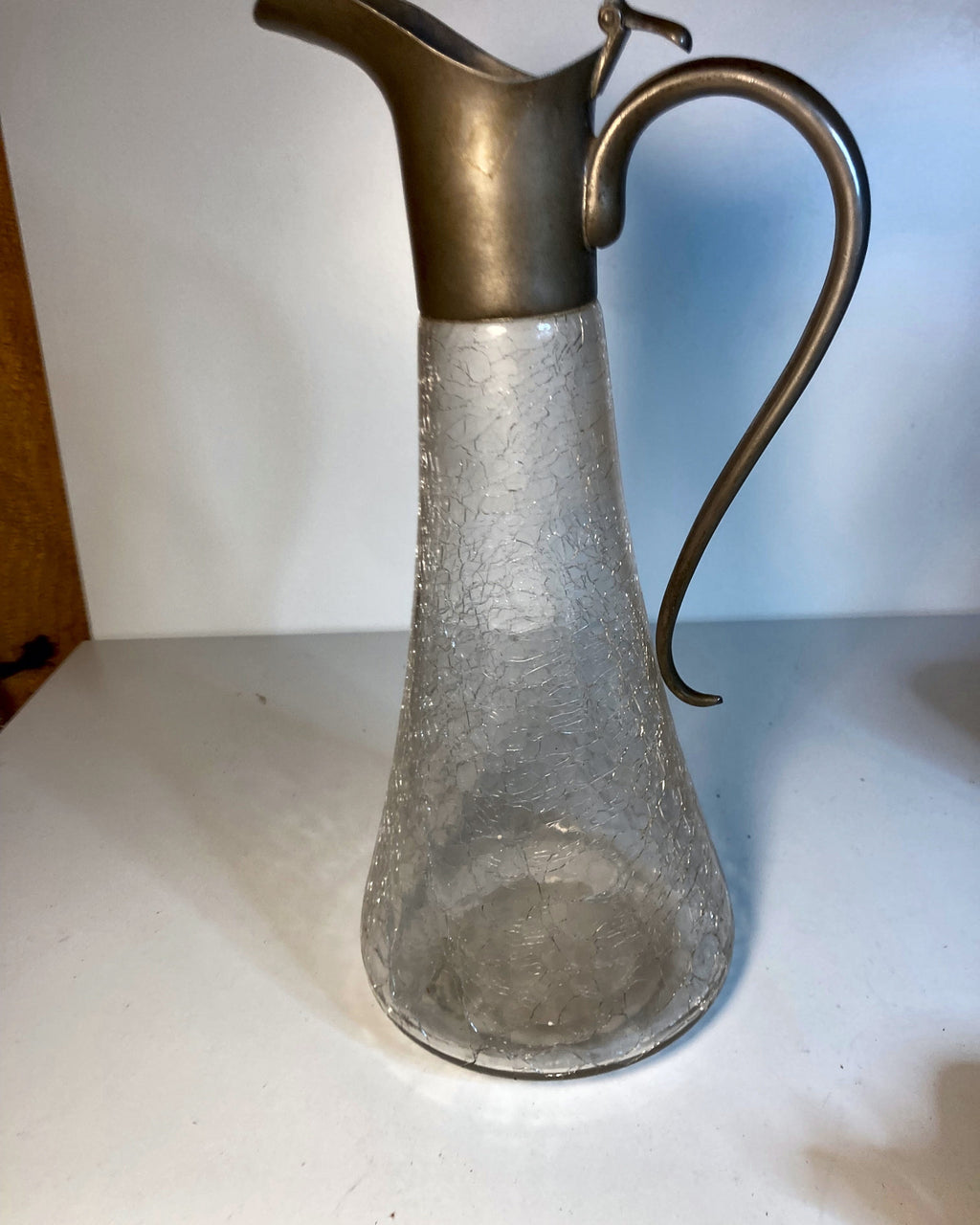 Glazen karaf met craqueléglas en metalen montuur – hoofdfoto, 4:5 uitsnede