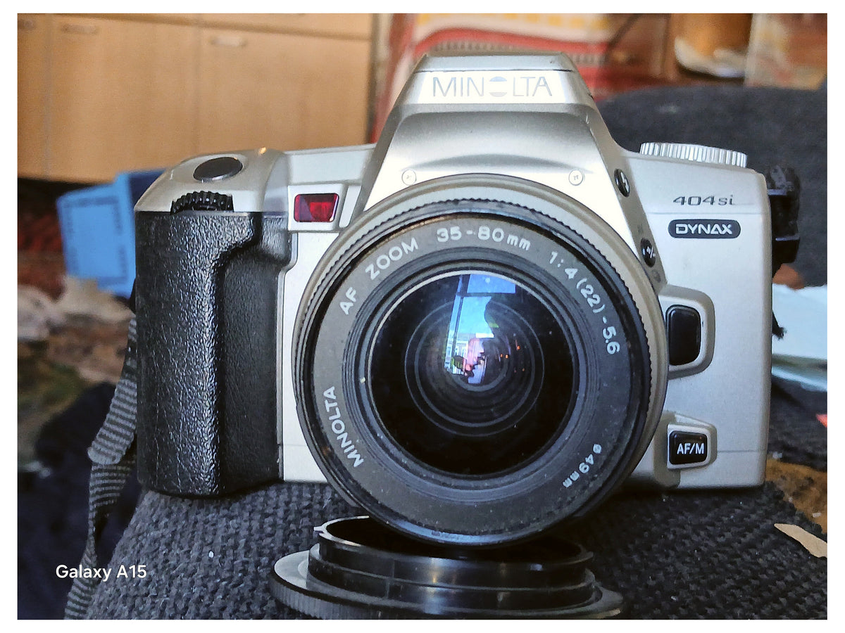 Minolta Dynax 404si + AF Zoom 35–80mm f/4–5.6