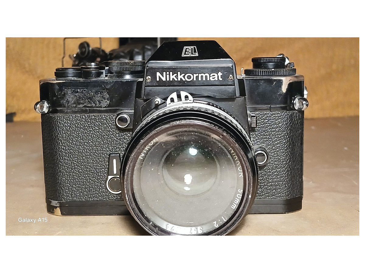 Nikkormat EL analoge spiegelreflexcamera met Nikkor 50mm f/2-objectief – foto 1