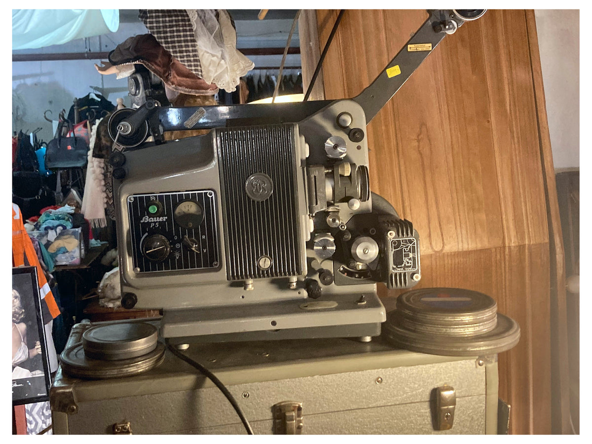 Bauer P5 16mm filmprojector met Kiptaron lens en originele transportkoffer – foto 1 van 7