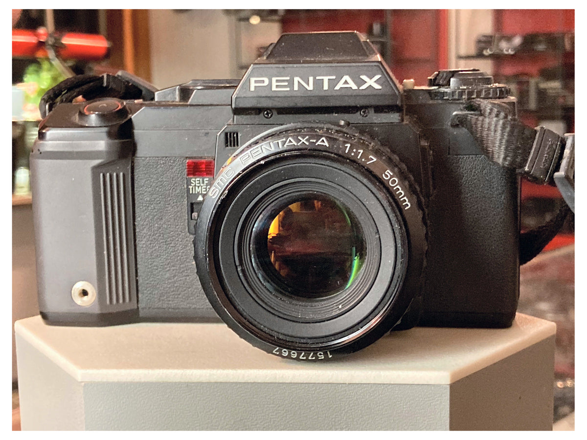 Pentax A3 spiegelreflexcamera met SMC Pentax-A 50mm f/1.7 lens – foto 1 van 3
