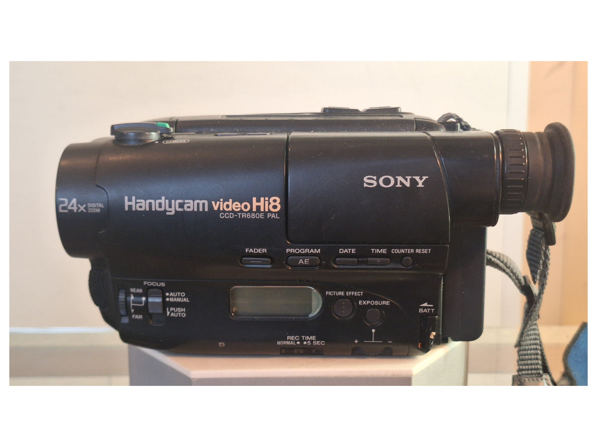 Sony Handycam CCD-TR680E Hi8 videocamera – aanvullende productfoto 2