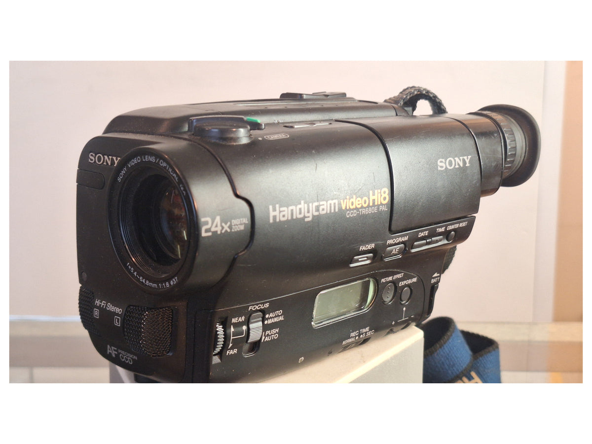 Sony Handycam CCD-TR680E Hi8 videocamera – productfoto