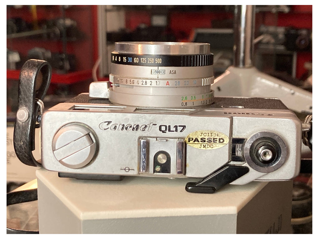 Bovenaanzicht met bediening en Canonet QL17-aanduiding