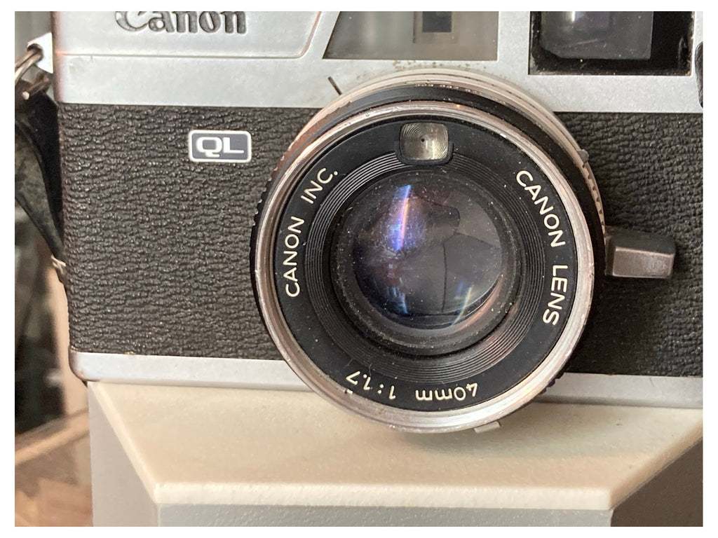 Detail van het 40mm f/1.7-objectief van de Canonet QL17