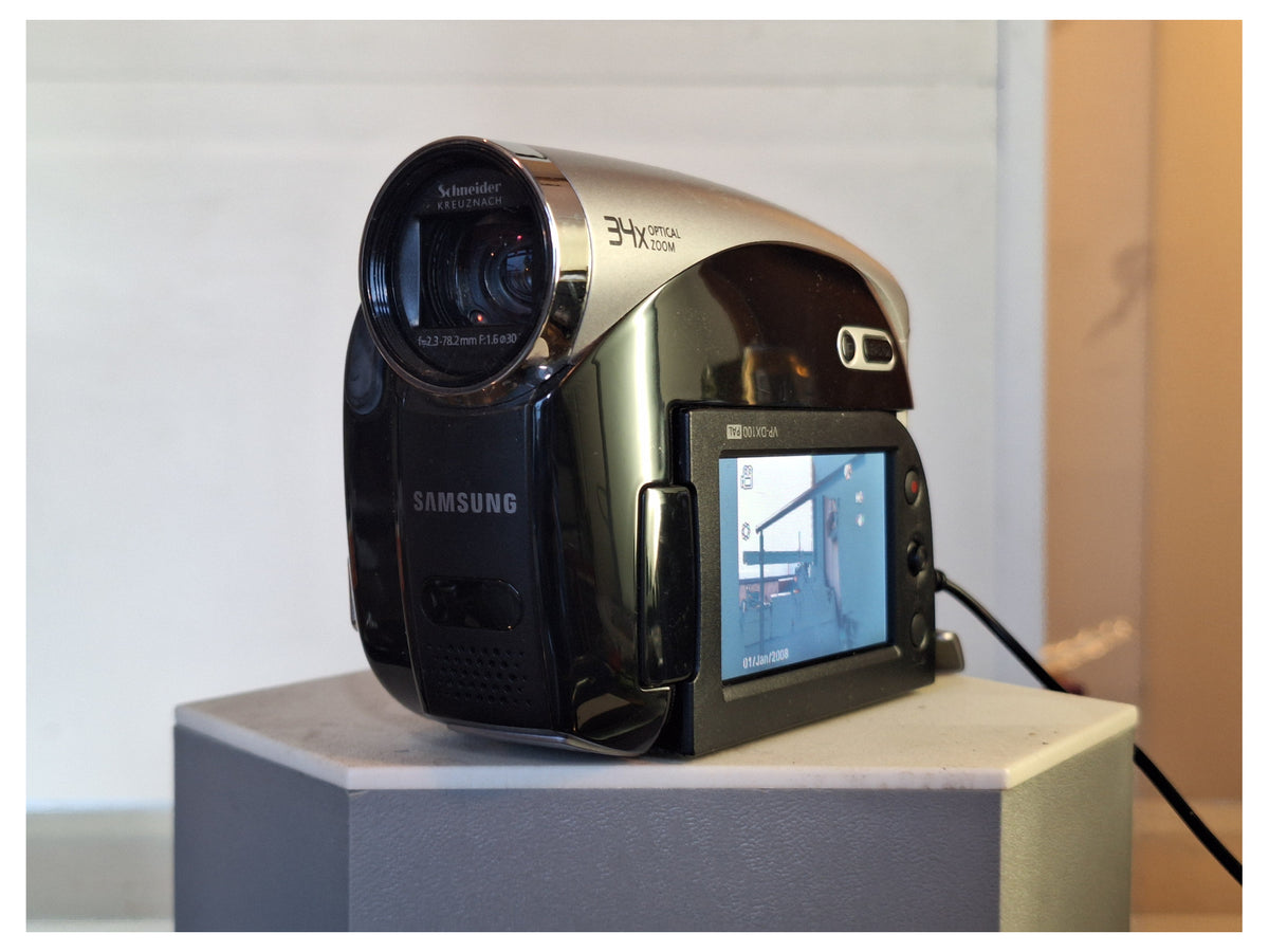 Samsung DVD Camcorder VP-DX100