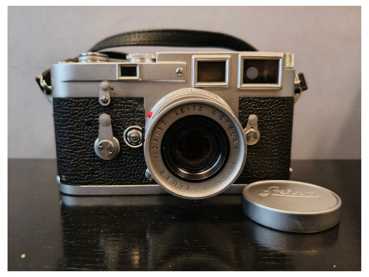 Leica M3 met Elmar 50 mm f/2.8 en lensdop