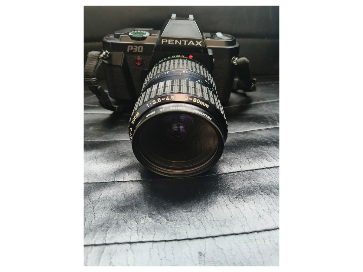 Pentax P30 met Takumar-A 28–80 mm zoomlens – vooraanzicht