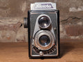 Flexora TLR 6x6 Middenformaat Camera met Enna Ennar 3.5/75mm Lens – vintage analoge camera bij De Majum Rotterdam