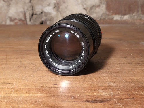 Canon FD 135mm f/3.5 Telelens Made in Japan – vintage analoge camera bij De Majum Rotterdam