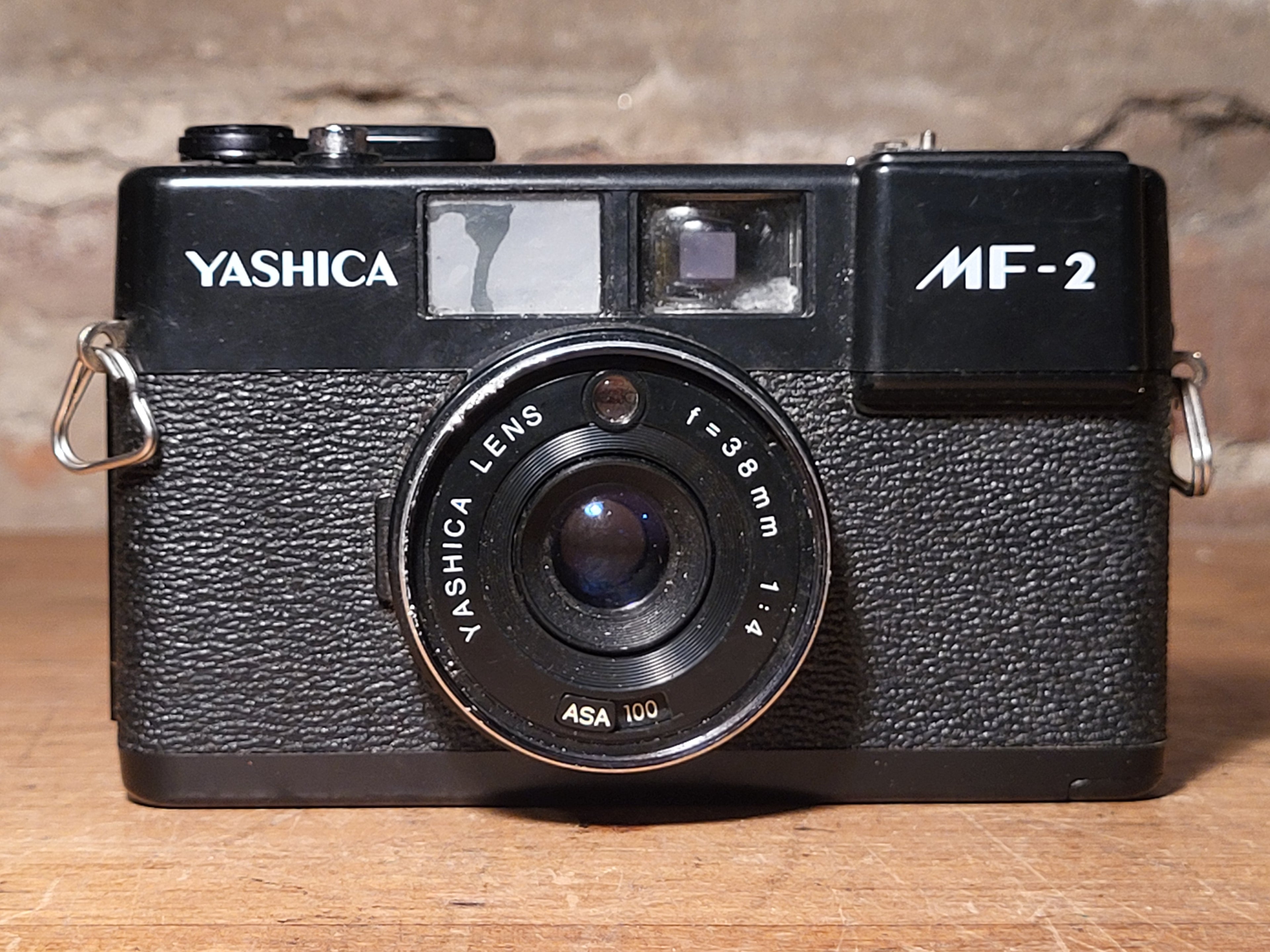 Yashica MF-2 35mm analoge camera met 4/38mm lens – vintage analoge camera bij De Majum Rotterdam