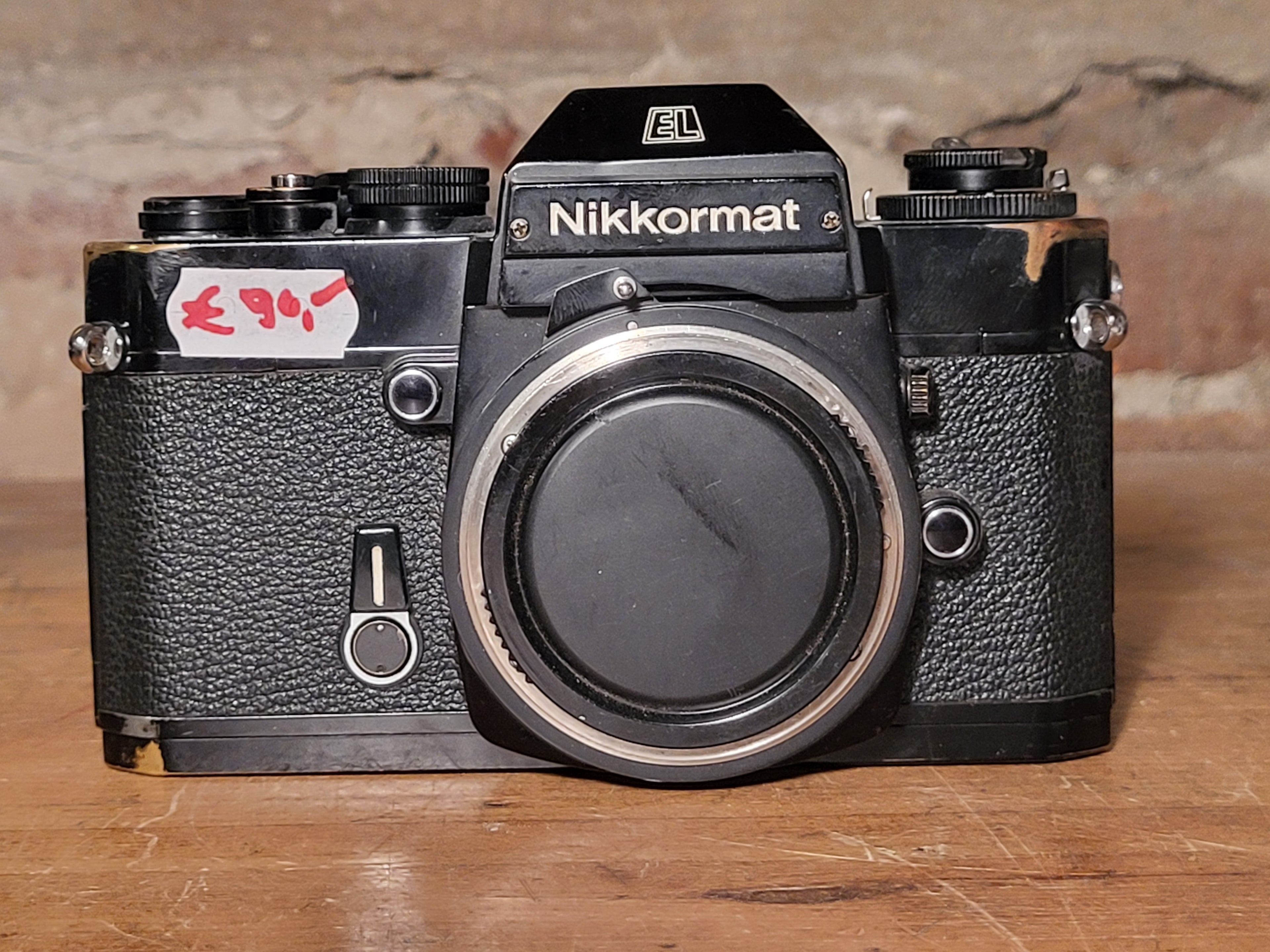 Nikkormat EL body zwart 35mm spiegelreflexcamera – vintage analoge camera bij De Majum Rotterdam
