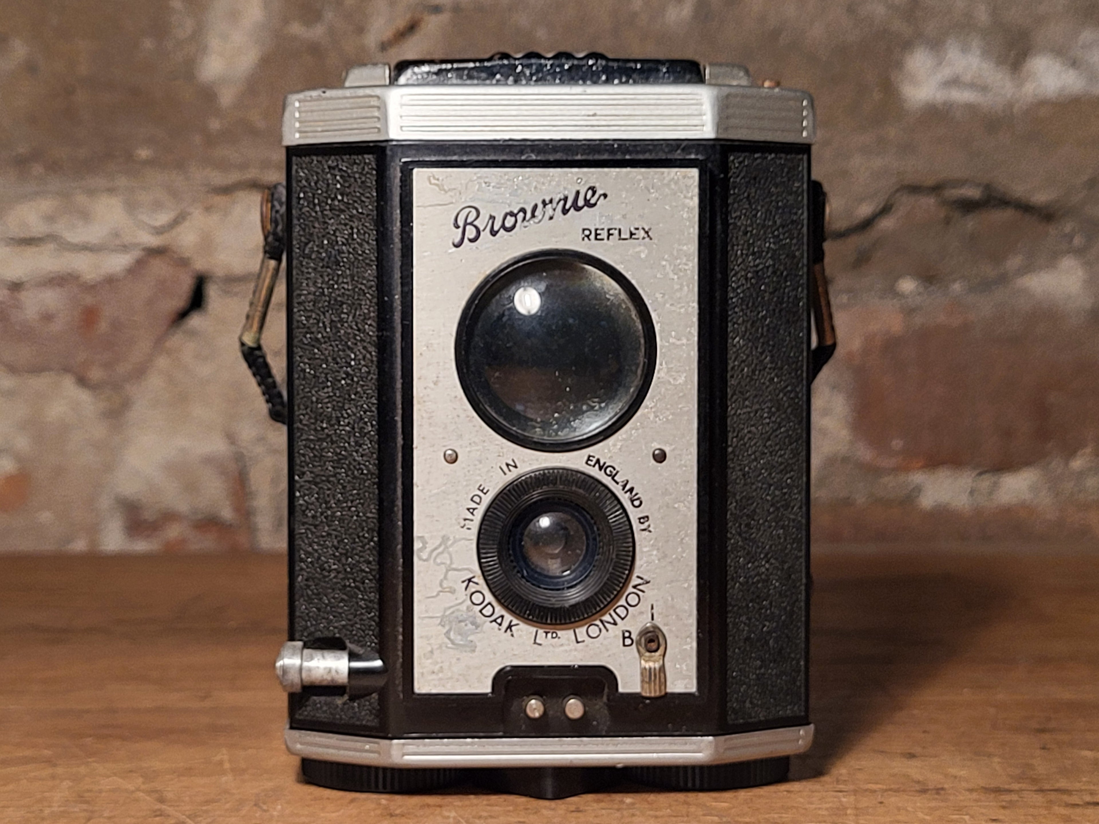Kodak Brownie Reflex Boxcamera – Vintage 127 Film Camera – vintage analoge camera bij De Majum Rotterdam