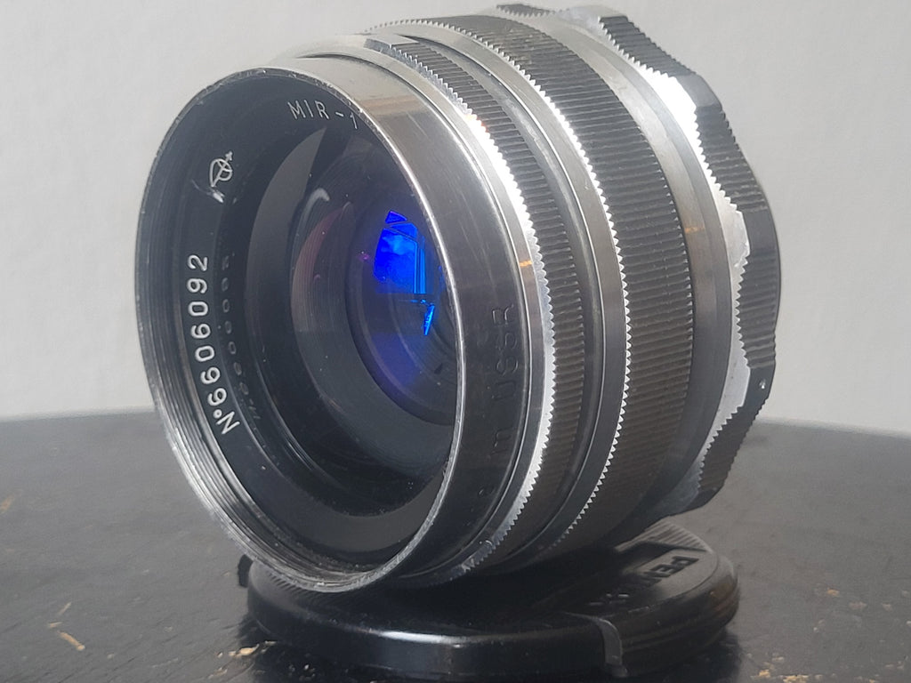 Zenit-3M 35mm SLR Camera met MIR-1 Grand Prix Brussels 2.8/37mm lens – M39 vatting