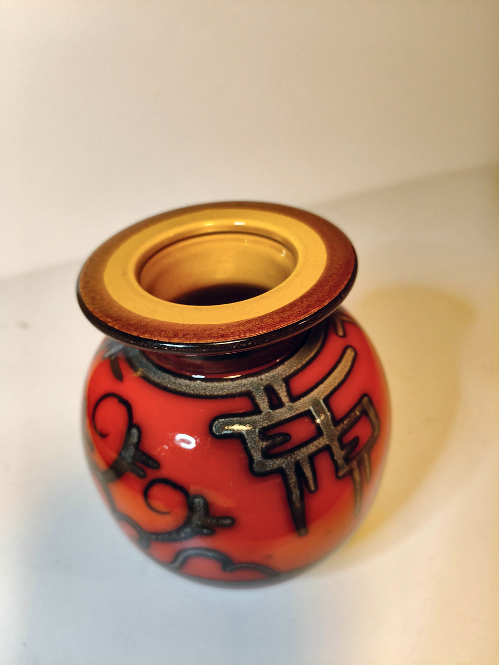 Flora Gouda vaasje met rood-oranje Tokio-decor, jaren 70 – foto 2 van 3