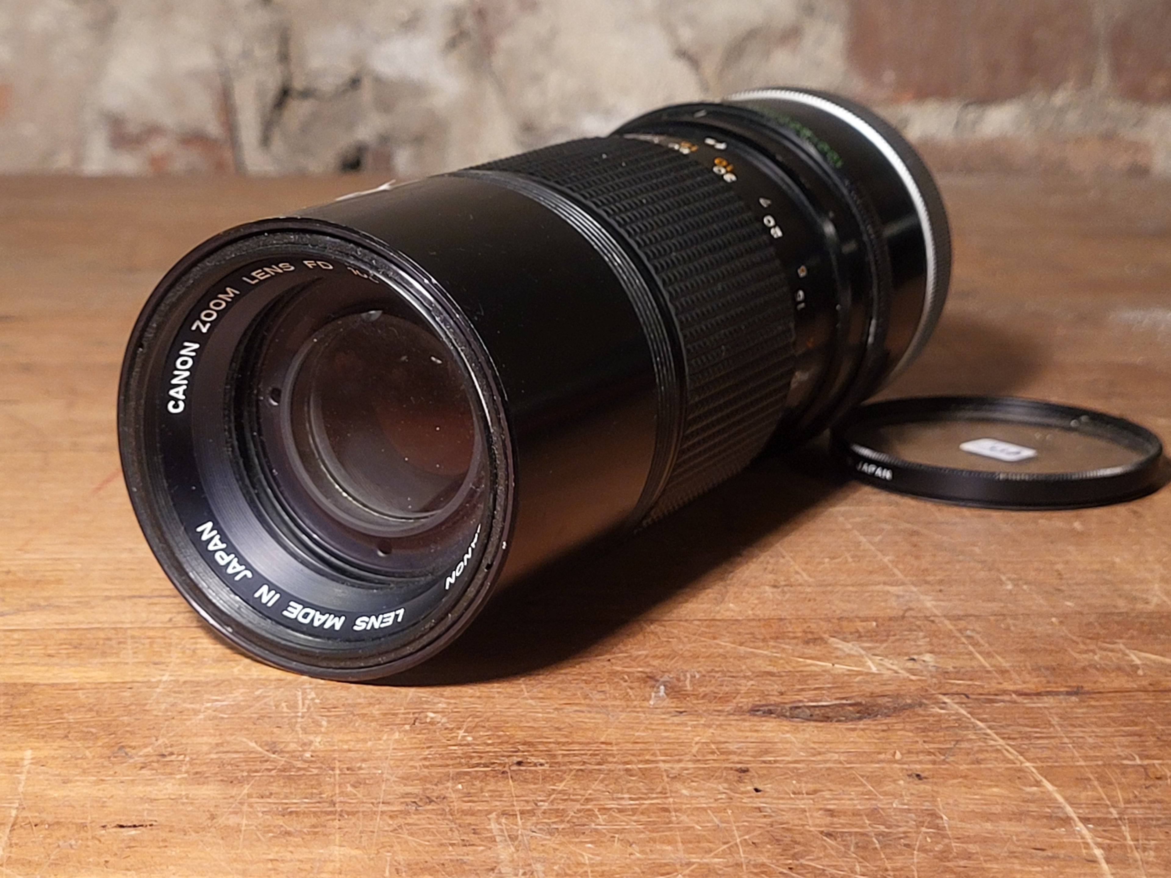 Canon FD 100-200mm f5.6 zoomlens – vintage analoge camera bij De Majum Rotterdam