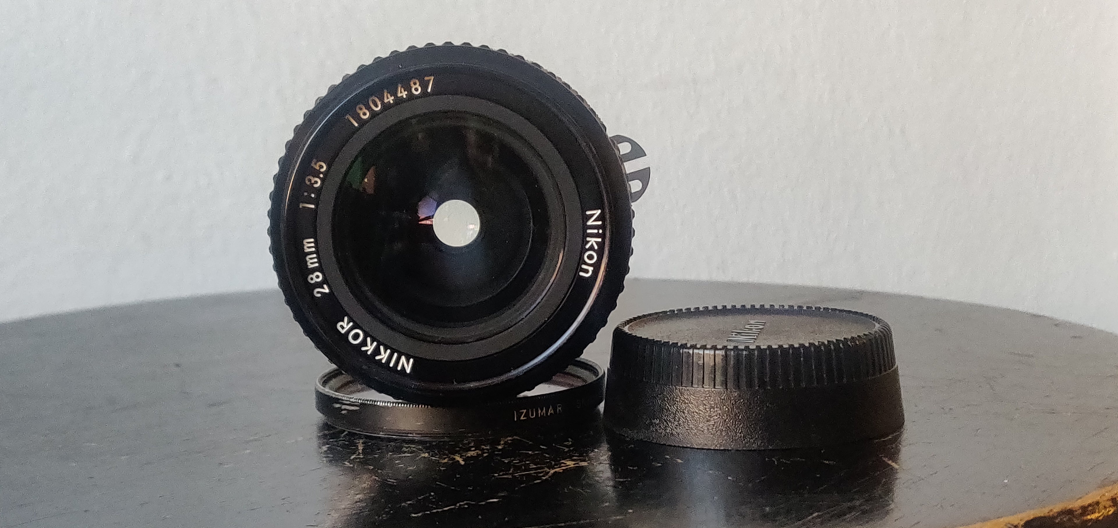 Nikon Nikkor 3.5/28mm groothoeklens – vintage analoge camera bij De Majum Rotterdam