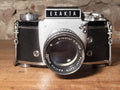 Exakta Varex IIa met Meyer-Optik Görlitz Orestor 100mm f/2.8 – vintage analoge camera bij De Majum Rotterdam