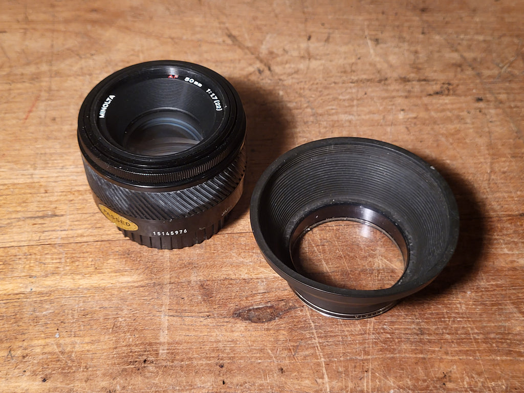 Minolta AF 1.7/50mm lens met zonnekap en filter