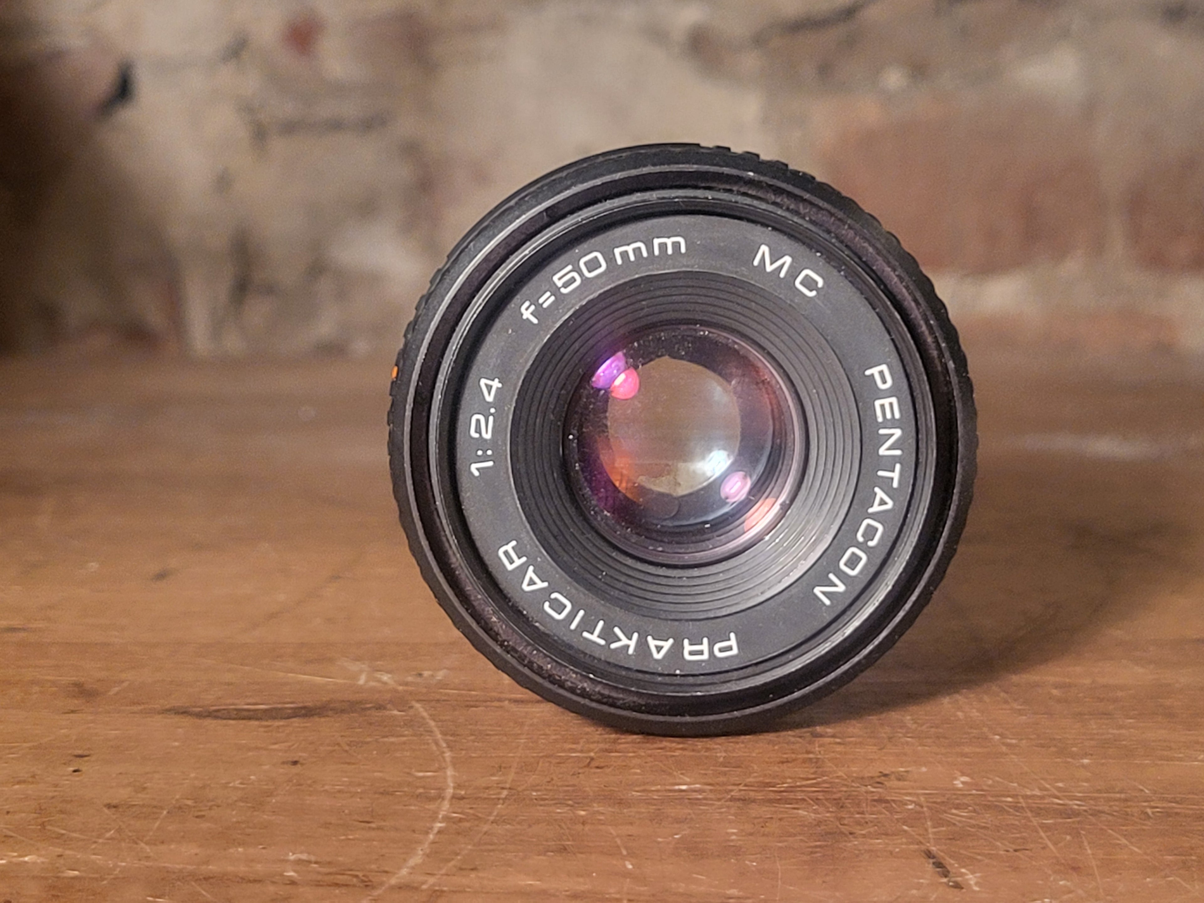 Pentacon Prakticar MC 50mm f/2.4 lens – vintage analoge camera bij De Majum Rotterdam