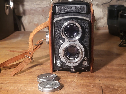 Airesflex TLR 6x6 Camera met Coral 75mm f/3.5 lens en originele doppen – vintage analoge camera bij De Majum Rotterdam
