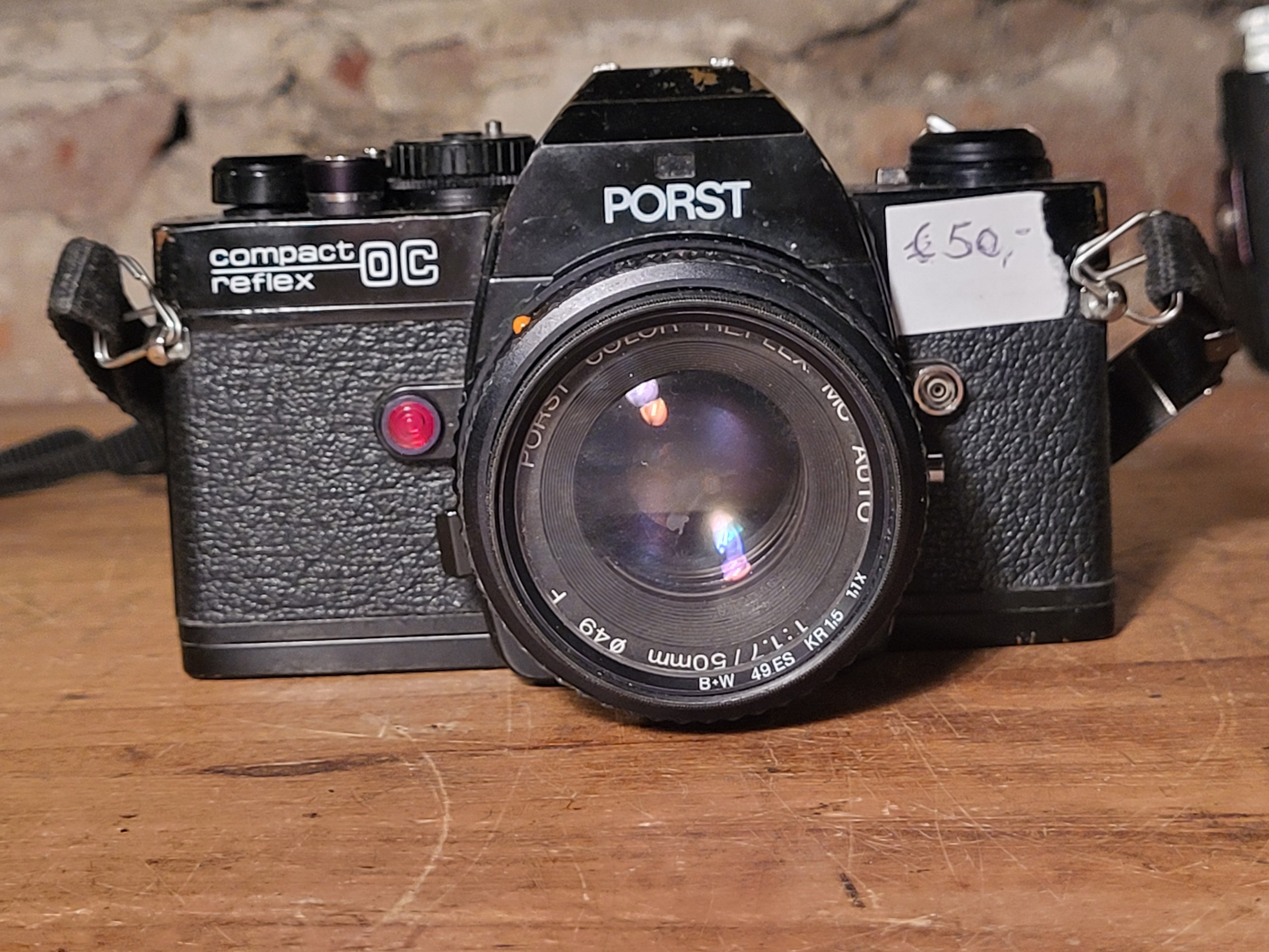 Porst Compact Reflex OC 35mm SLR camera met Porst Color Reflex MC Auto 50mm f/1.7 lens – vintage analoge camera bij De Majum Rotterdam