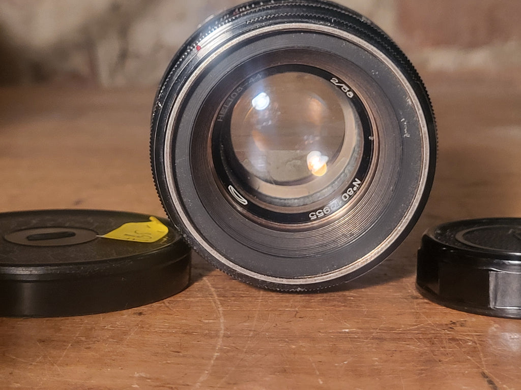 Helios-44 58mm f/2 lens M39 Soviet vintage portretlens met swirl bokeh