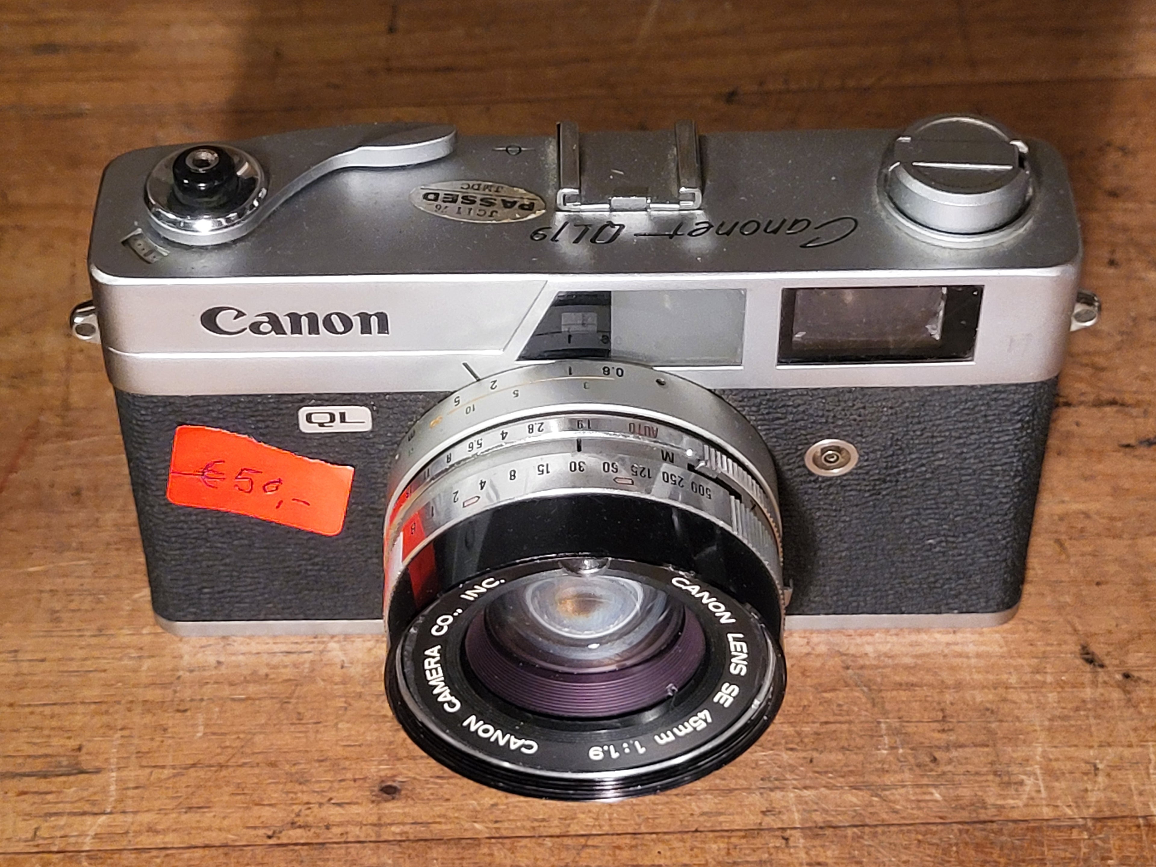Canon Canonet QL19 rangefinder camera 45mm f/1.9
