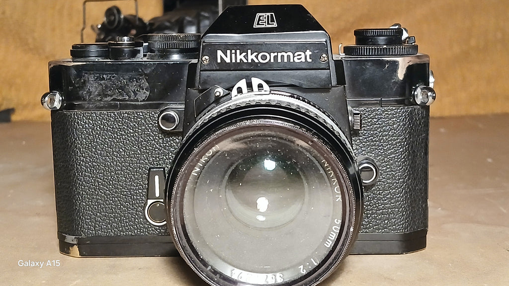 Nikkormat EL analoge spiegelreflexcamera met Nikkor 50mm f/2-objectief – foto 1