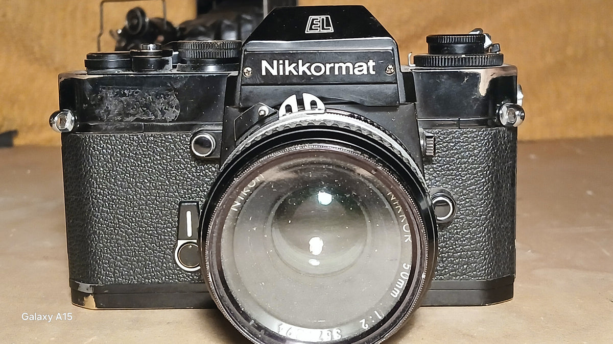 Nikkormat EL analoge spiegelreflexcamera met Nikkor 50mm f/2-objectief – foto 1