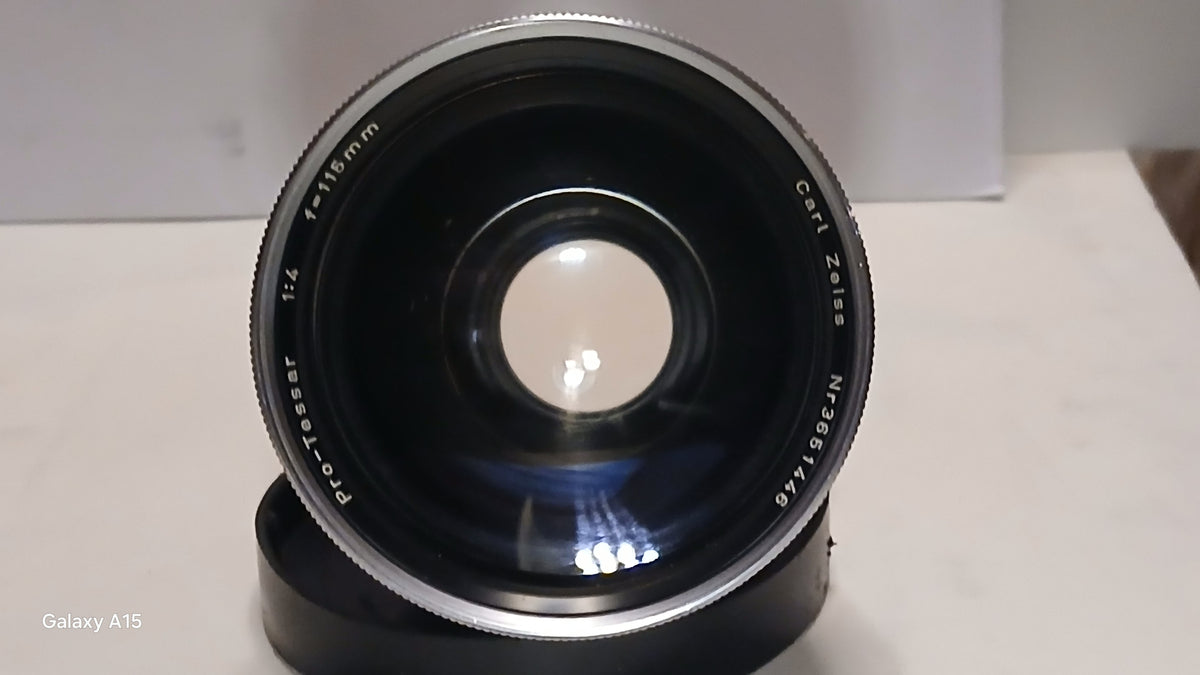 Originele Carl Zeiss Pro-Tessar 115mm f/4 televoorzetlens voor analoge Zeiss Ikon Contaflex-camera’s met verwisselbaar frontelement.
