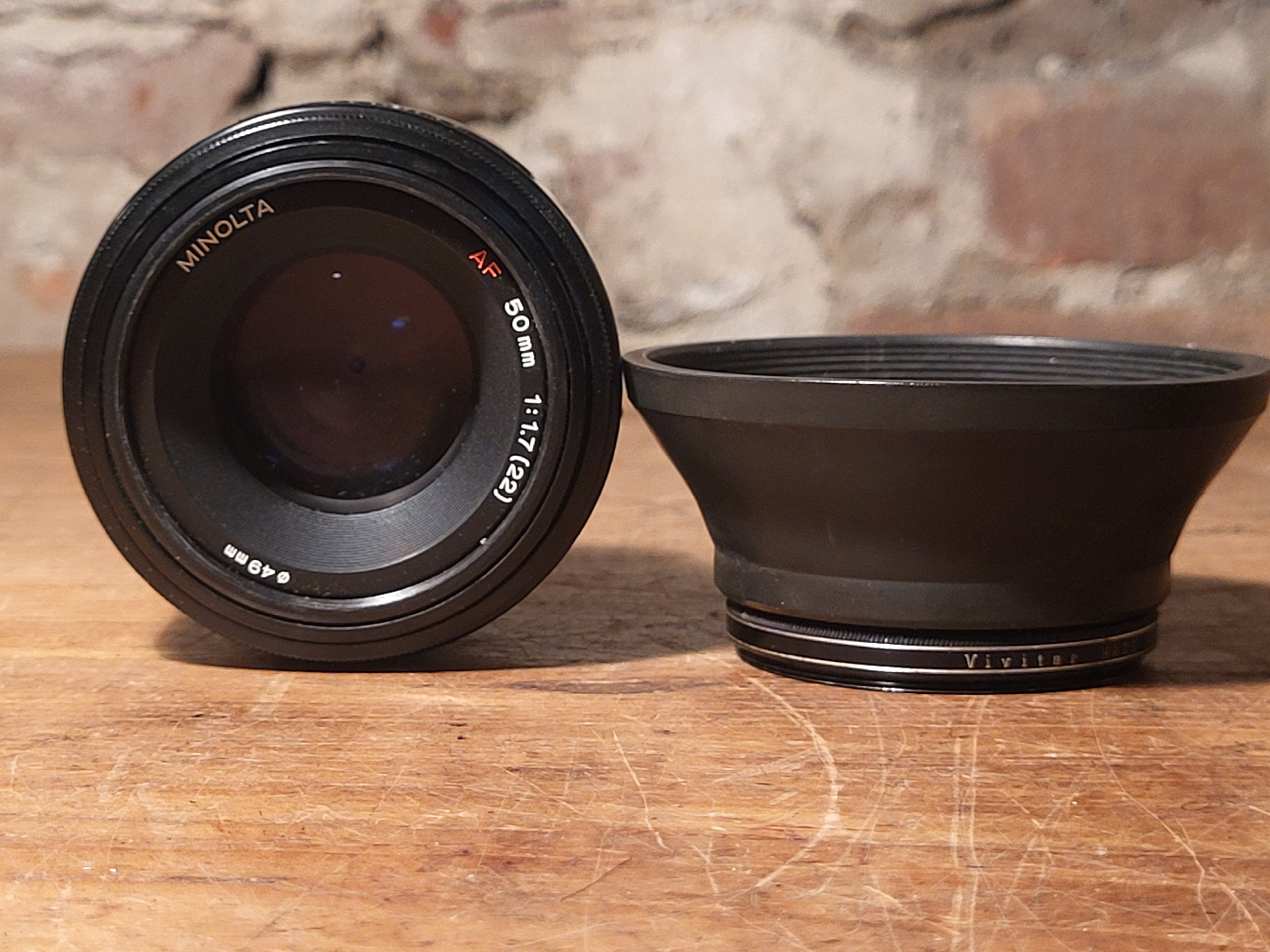 Minolta AF 1.7/50mm lens met zonnekap en filter