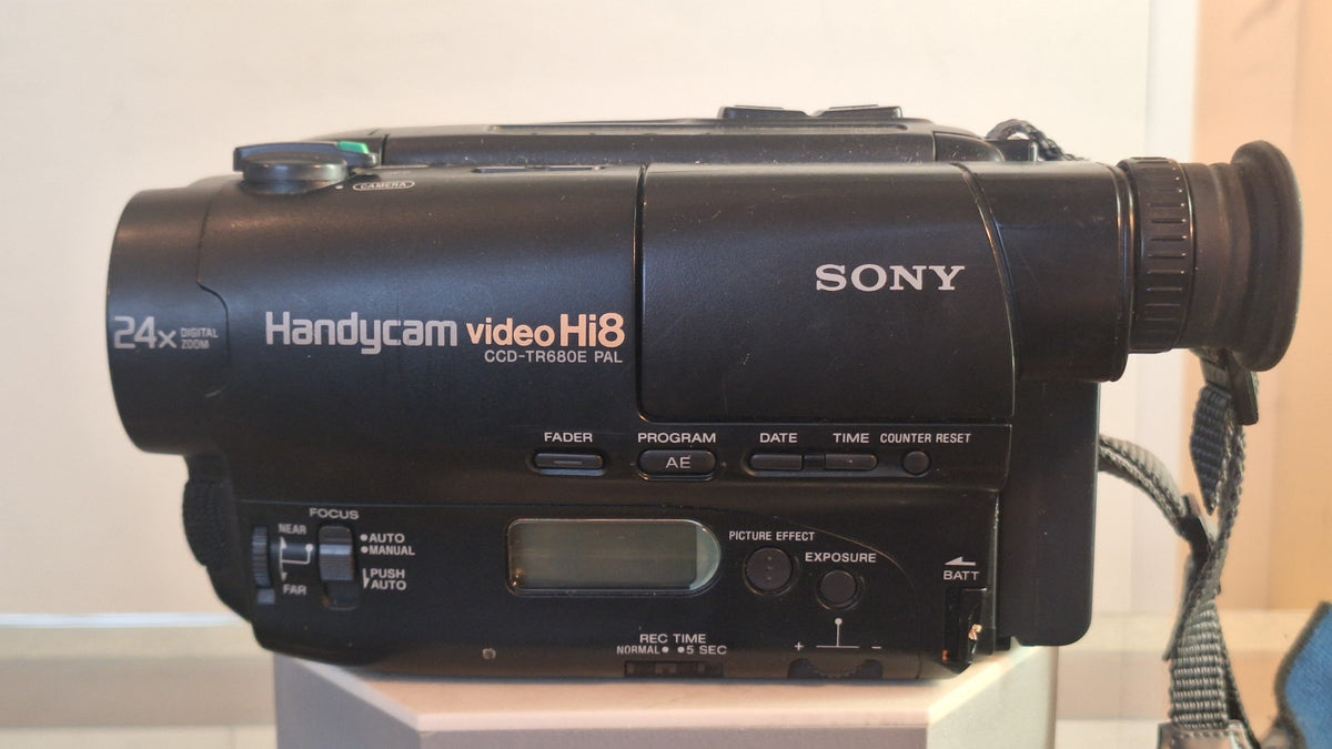 Sony Handycam CCD-TR680E Hi8 videocamera – aanvullende productfoto 2