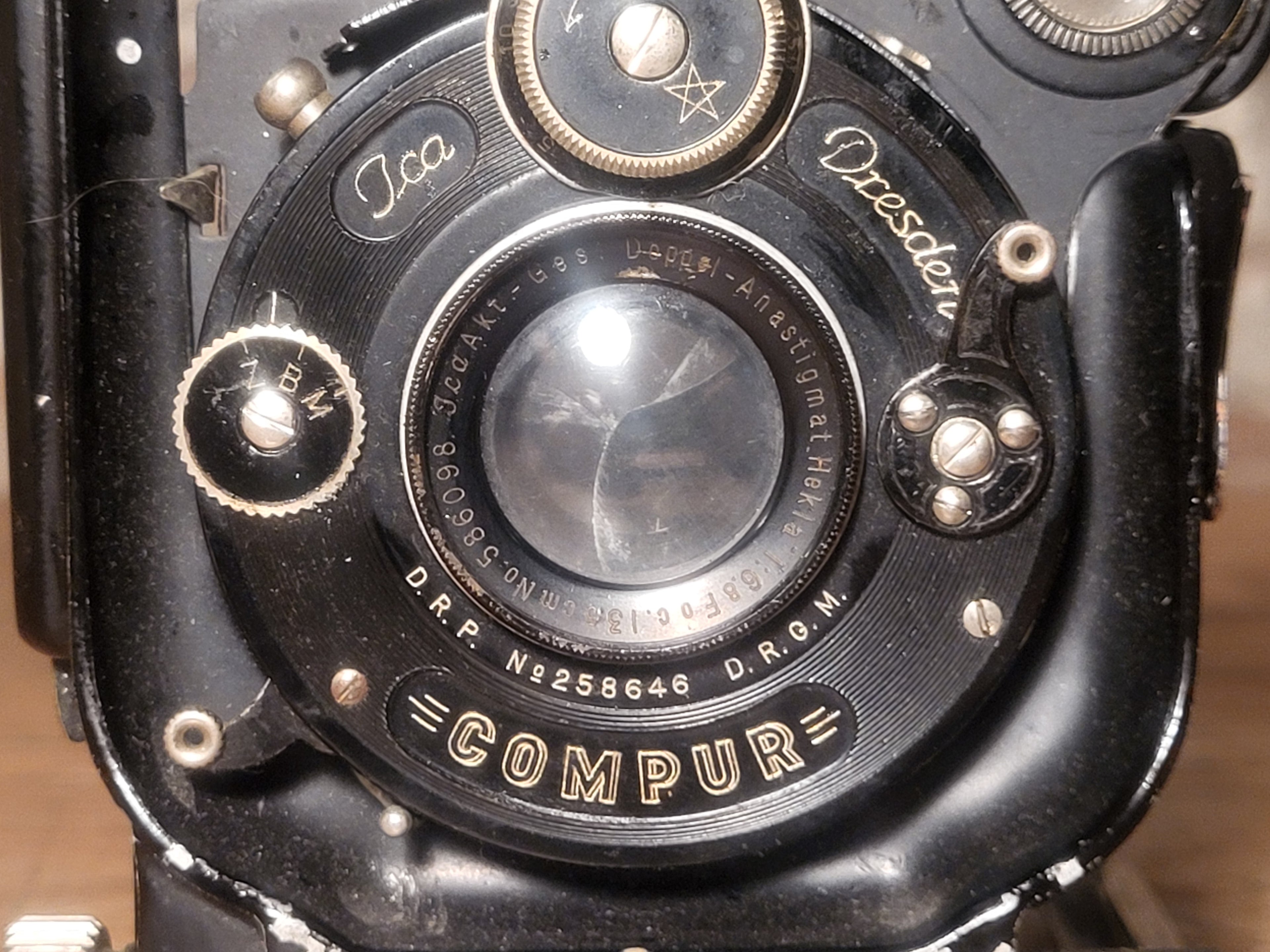 ICA Dresden Frontplaat met Compur Shutter en Doppel-Anastigmat Hekla lens