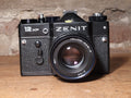 Zenit 12XP 35mm SLR met Helios-44M-4 2/58mm lens – vintage analoge camera bij De Majum Rotterdam