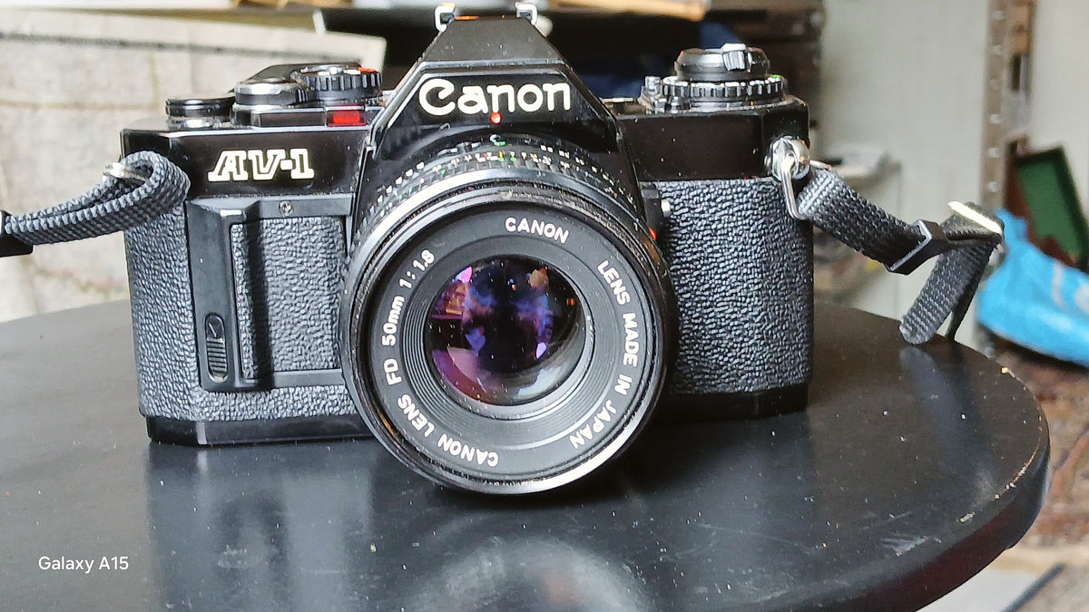 Canon AV-1 analoge spiegelreflexcamera met FD 50mm f/1.8 – foto 1