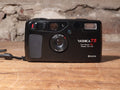 Yashica T5 35mm compactcamera met Carl Zeiss Tessar T* 35mm f/3.5 – vintage analoge camera bij De Majum Rotterdam