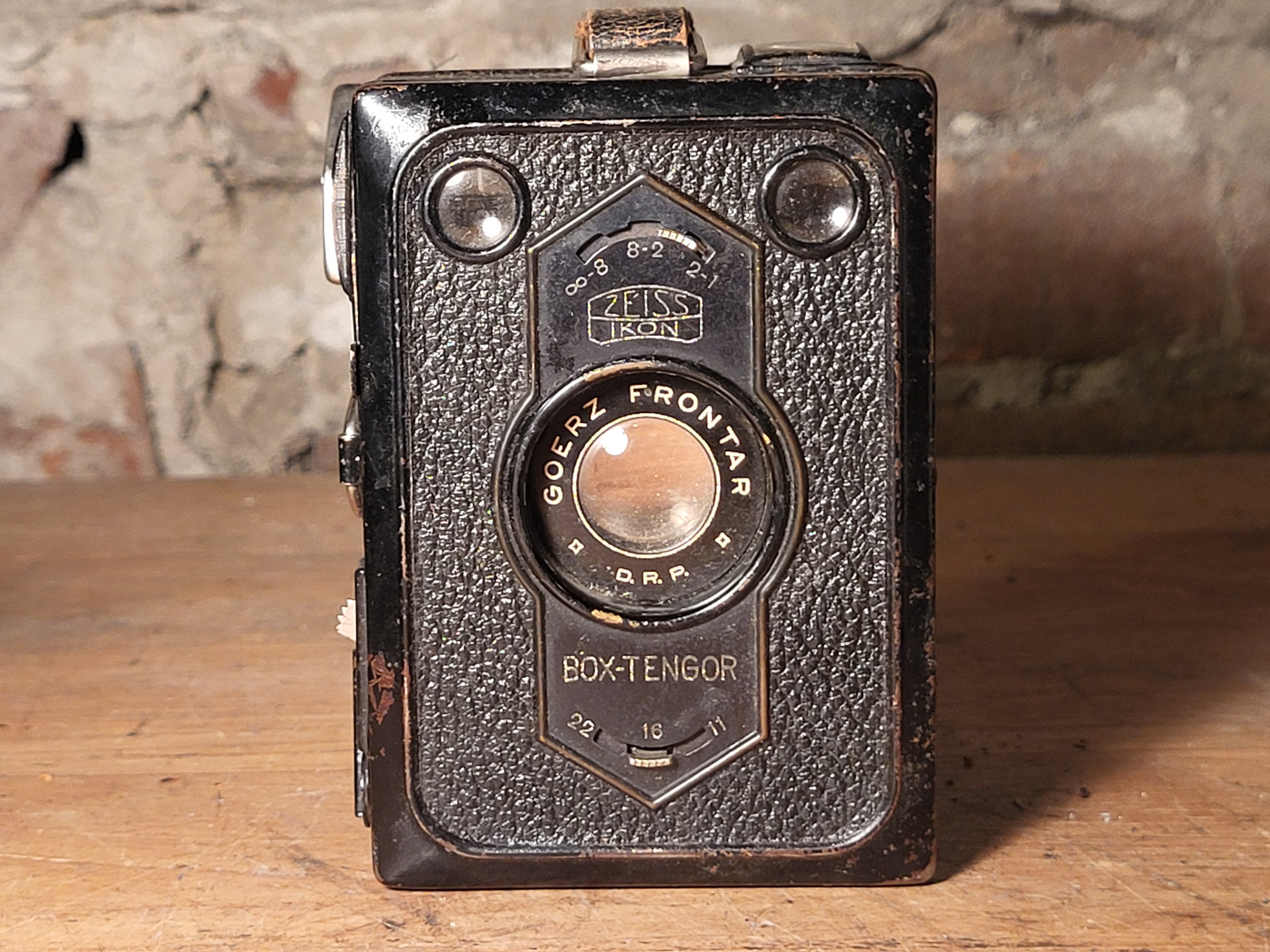 Zeiss Ikon Box-Tengor Boxcamera met Goerz Frontar Lens – vintage analoge camera bij De Majum Rotterdam