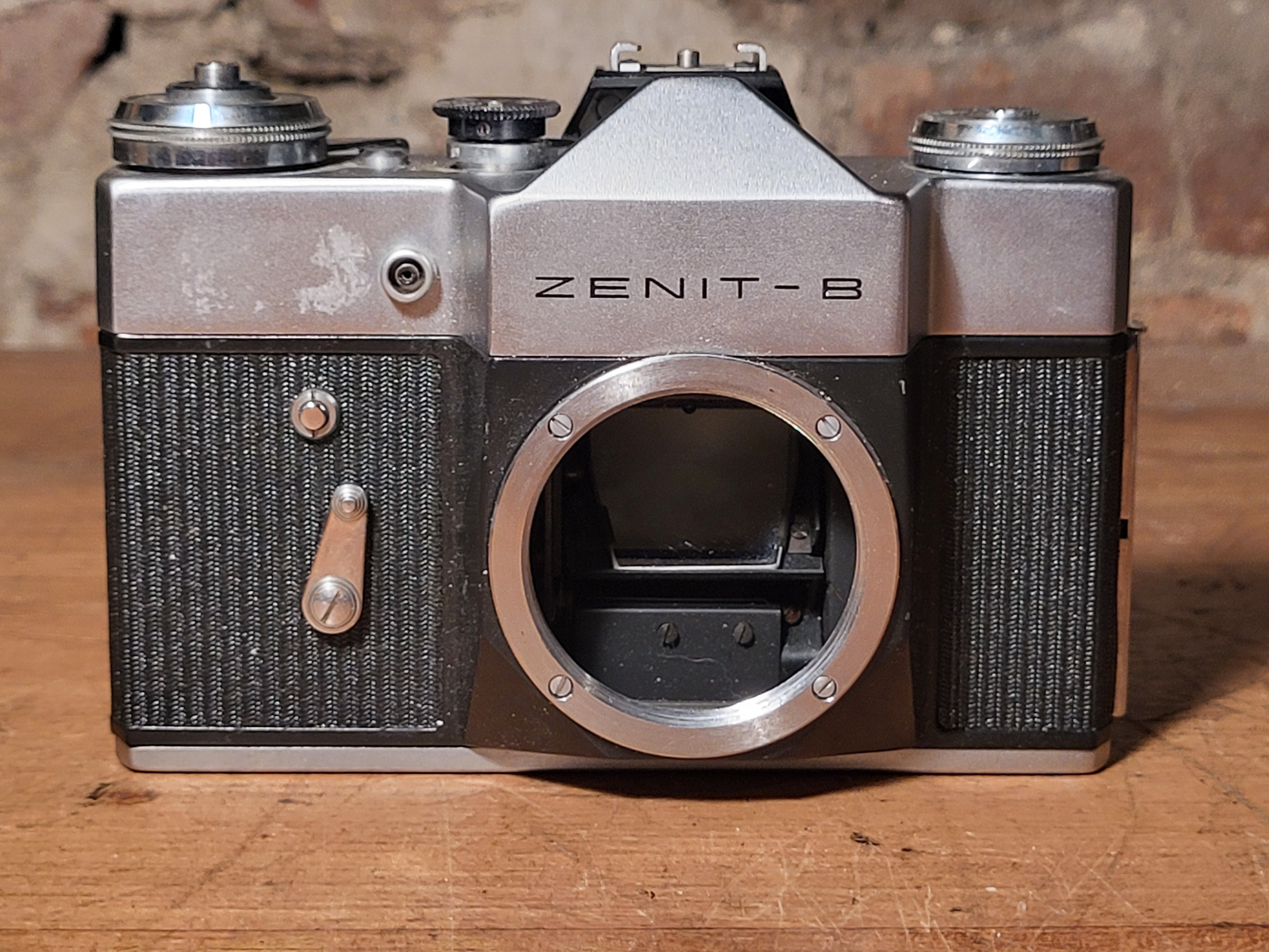 Zenit-B 35mm SLR Camera Body – M42 Schroefdraad – vintage analoge camera bij De Majum Rotterdam