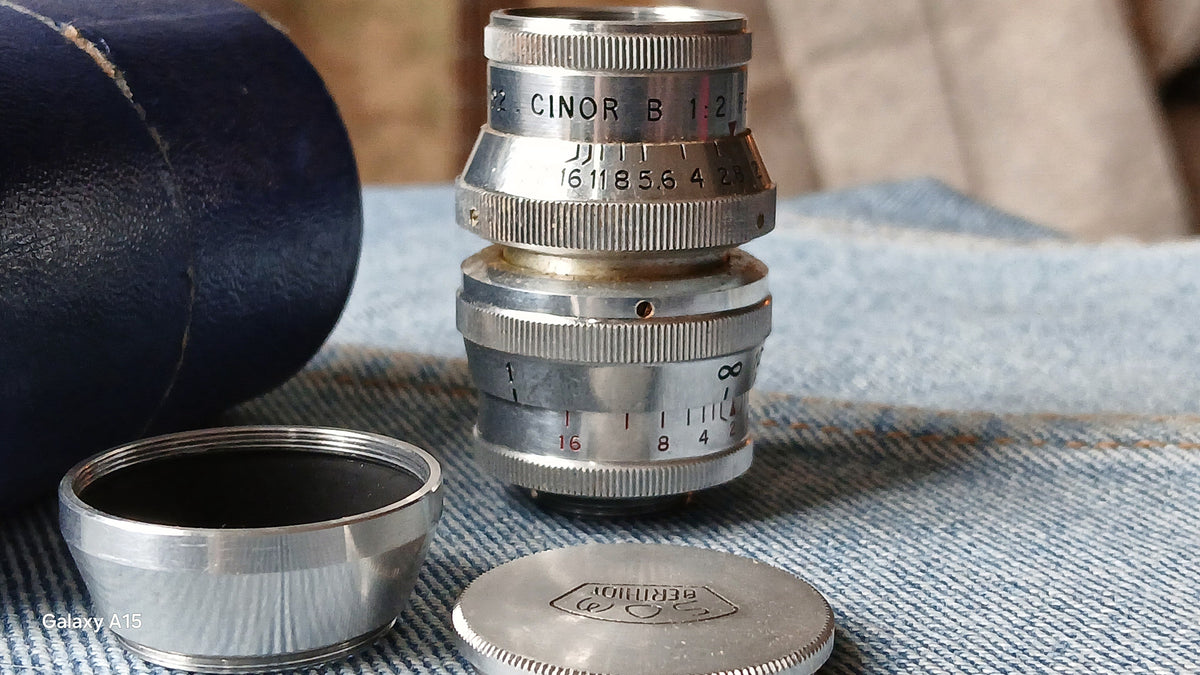 SOM Berthiot Paris Cinor B 35mm f/2 cinelens met koker, zonnekap en dop – foto 4 van 4