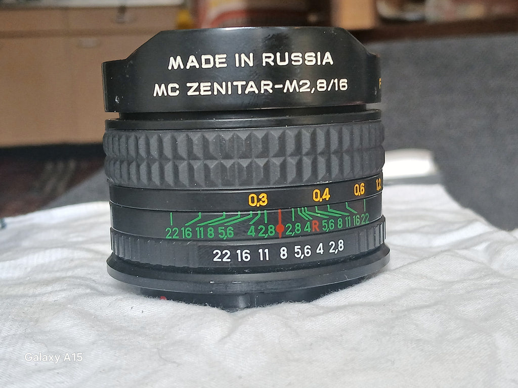 MC Zenitar 16mm f/2.8 fisheye-objectief met Canon-vatting – foto 2 van 3