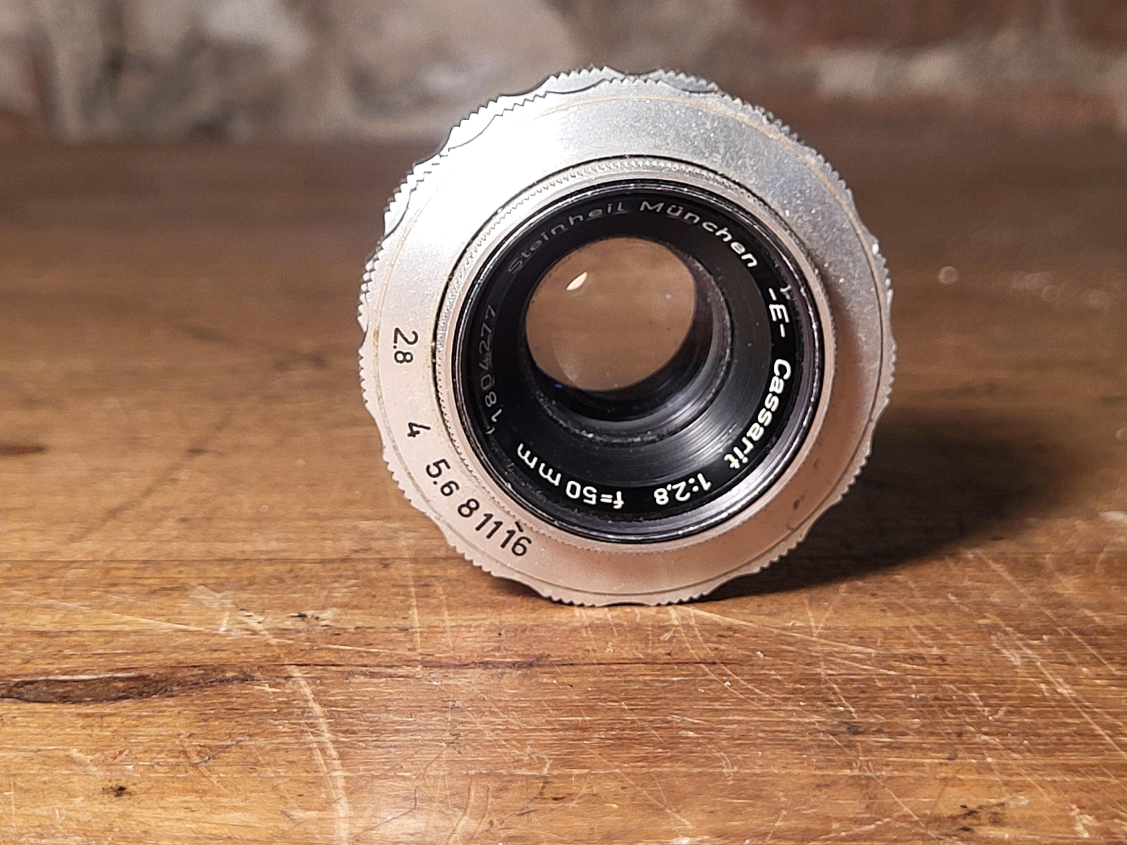 Steinheil München E-Cassarit 50mm f/2.8 lens – M39 vatting – vintage analoge camera bij De Majum Rotterdam