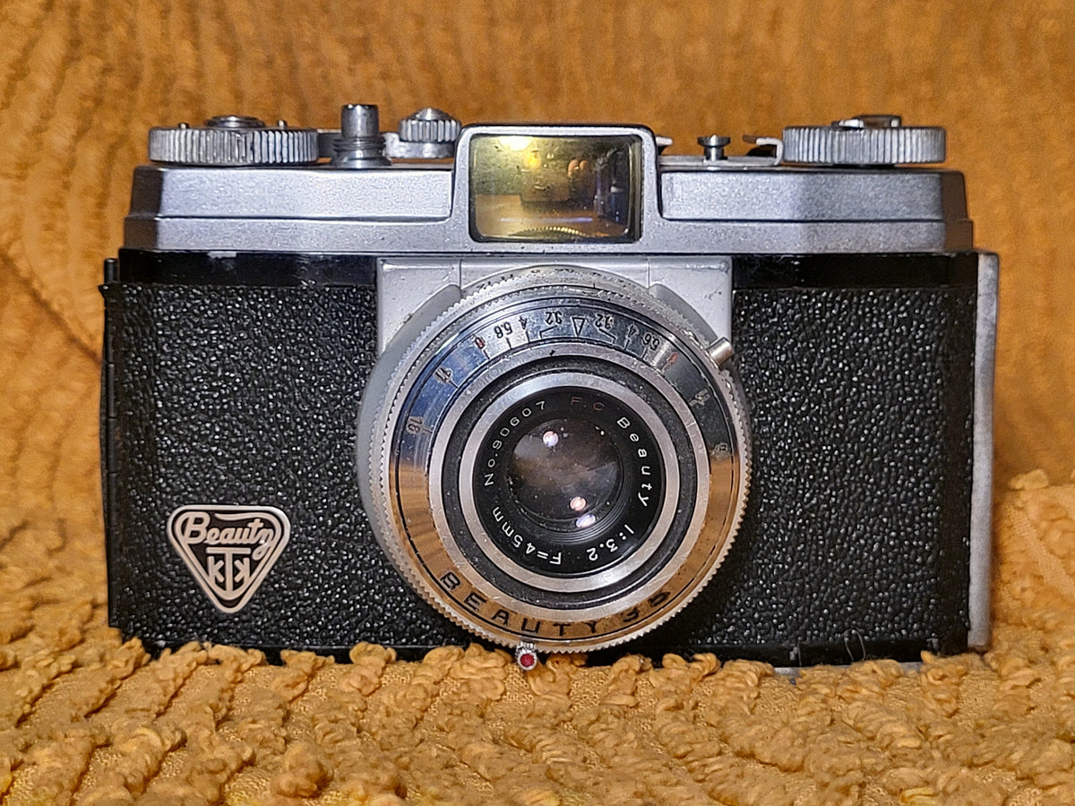 Beauty K.K. 35mm meetzoekercamera met Beauty FC 3.2/45mm lens