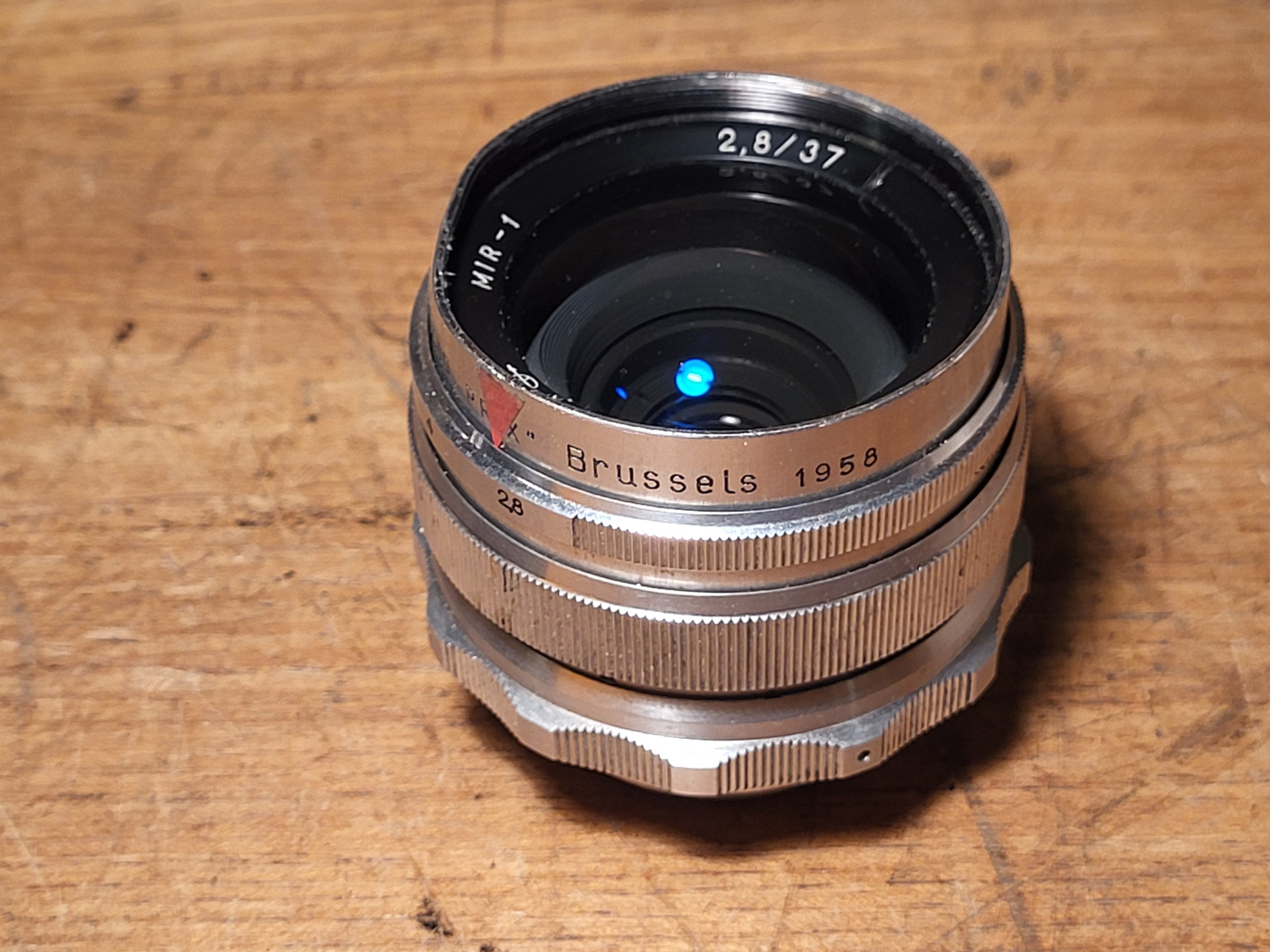 Mir-1 37mm f/2.8 M39 Lens “Brussels 1958” Vintage Soviet Wide Angle – vintage analoge camera bij De Majum Rotterdam