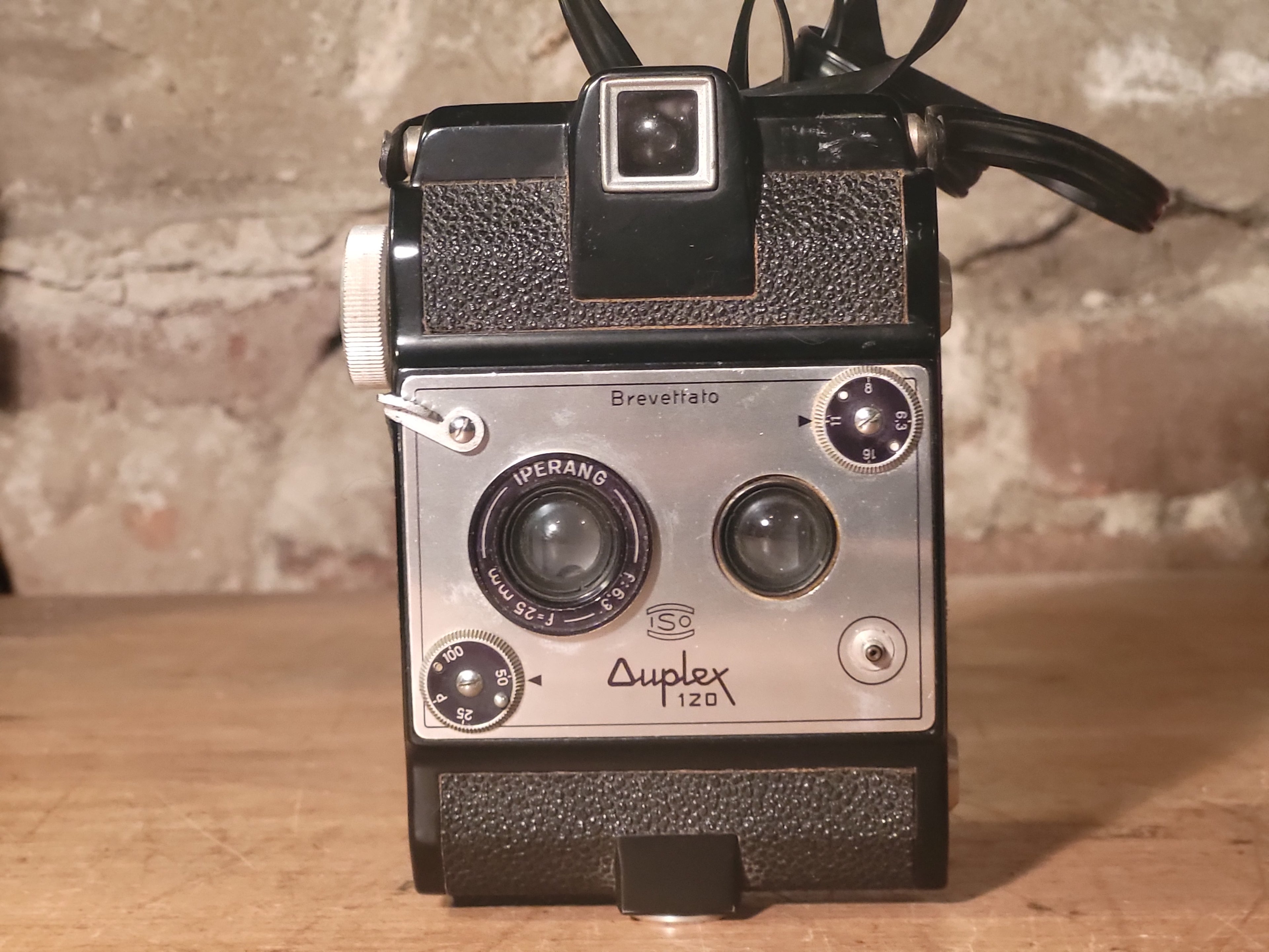 ISO Duplex 120 Stereo Camera met Iperang 25mm f/6.3 – vintage analoge camera bij De Majum Rotterdam