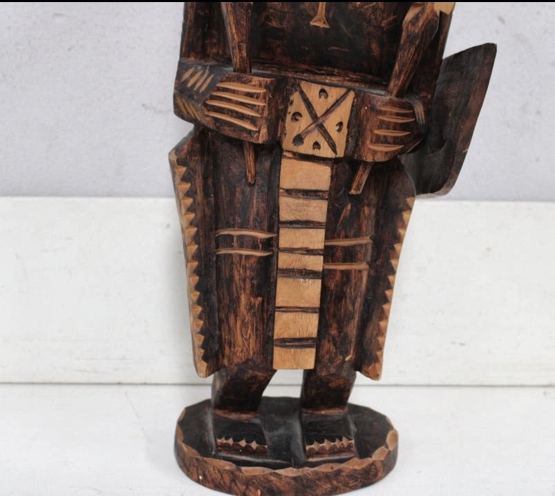 Handgesneden Afrikaans houten beeld – Zulu-krijger met schild – foto 2